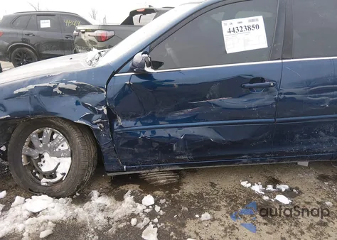 2005 Toyota Camry Le z USA, uszkodzony, nr VIN 4T1BE32K75U059505